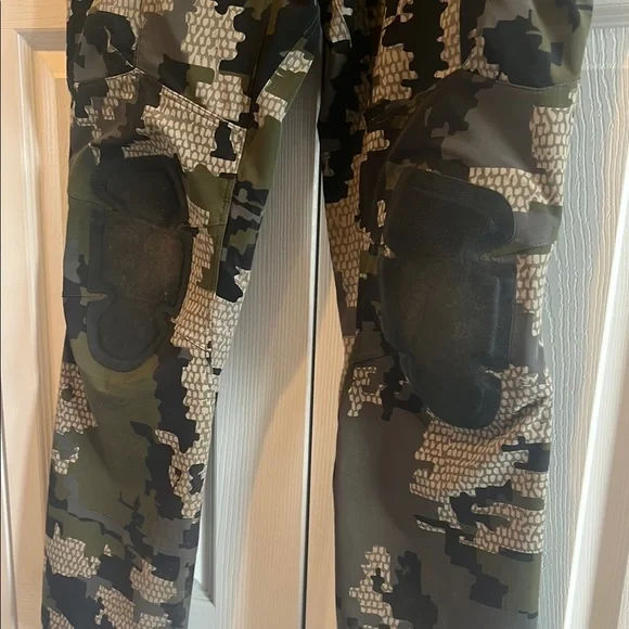 KUIU Camouflage Men's Pants - Picture 6 of 10